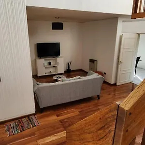 Kelly House Mendoza